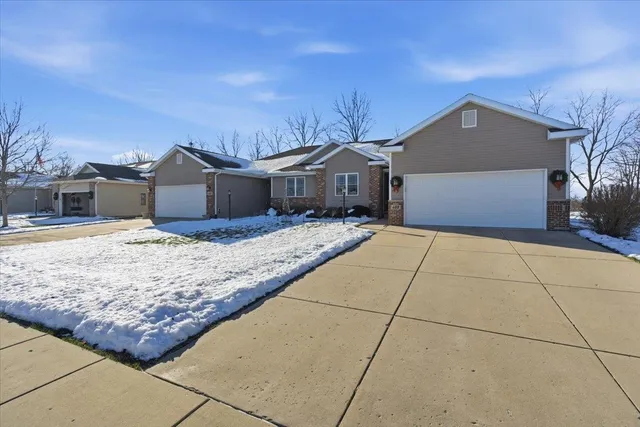 $344,900 | 421 Pine Street, Brooklyn, WI 53521