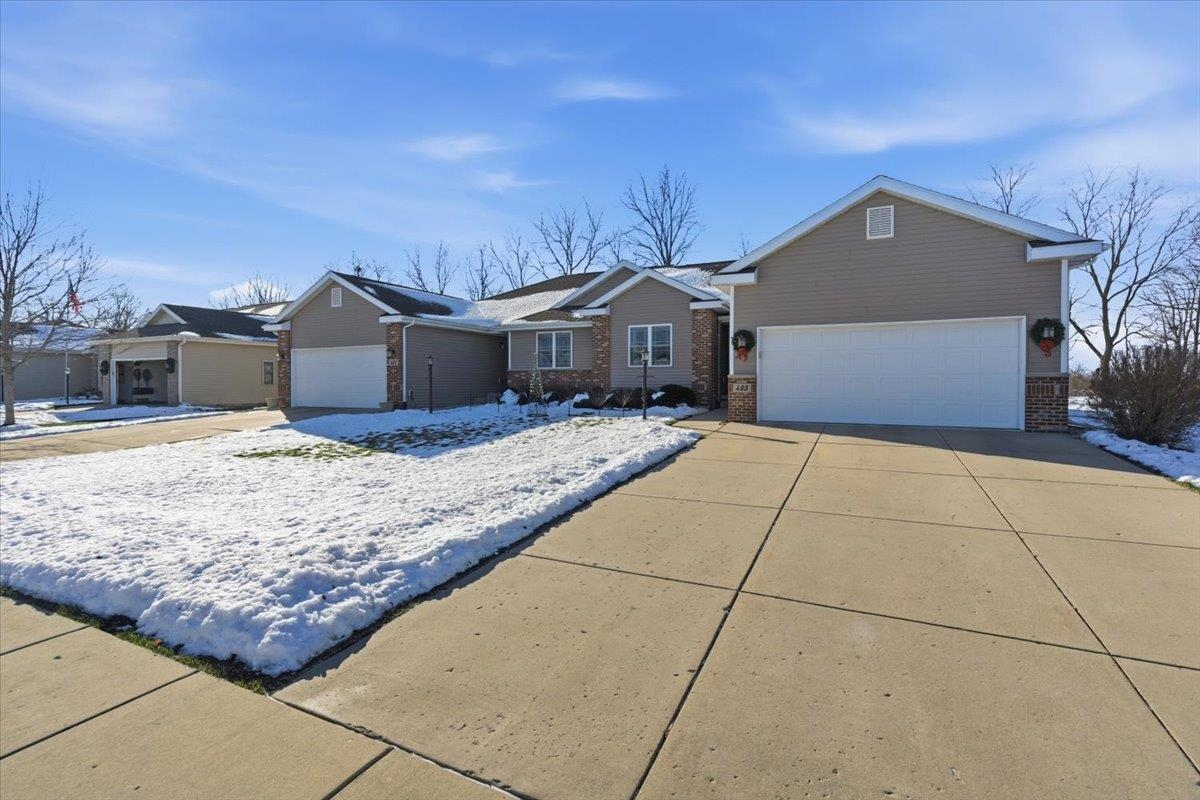 421 Pine Street Brooklyn, WI 53521 - Photo 5 of 46