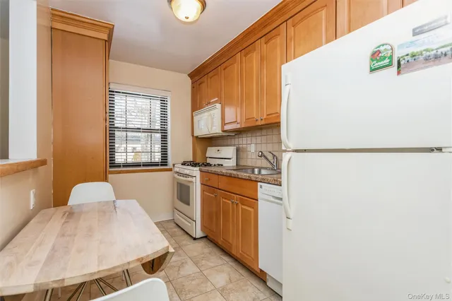 $289,000 | 61 Manchester Road, Unit A21, Eastchester, NY 10709