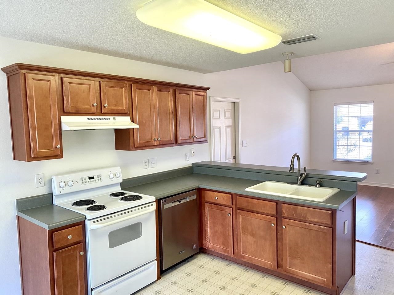 16420 Absalom Street Foley, AL 36535 - Photo 4 of 18 Kitchen