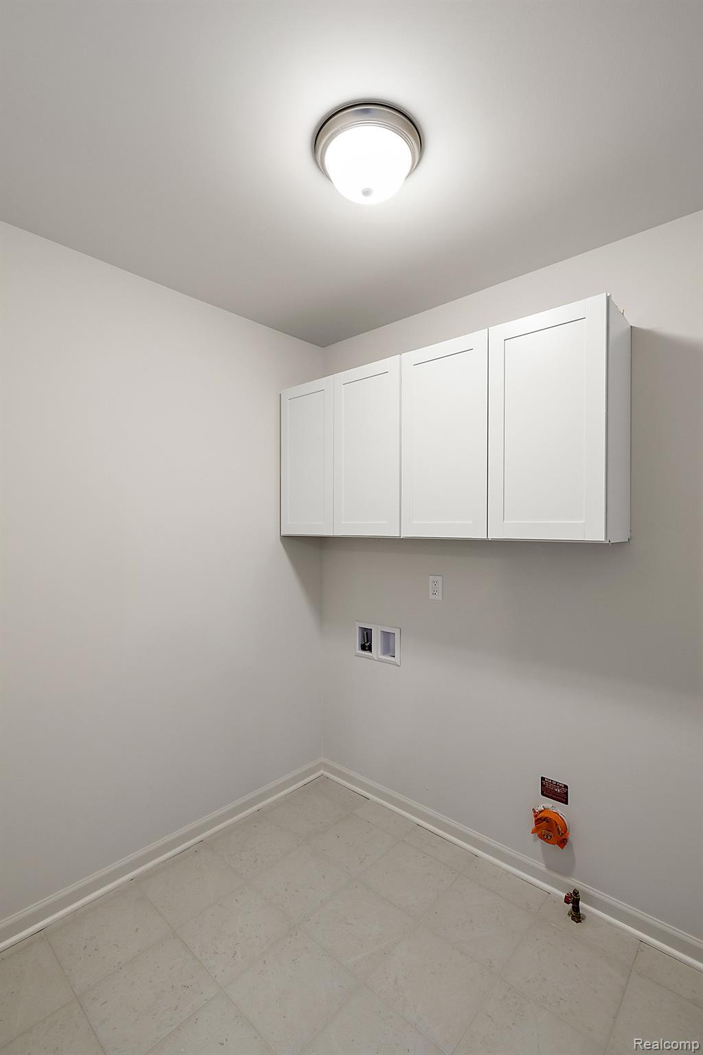 1302 Hasty Road Howell, MI 48843 - Photo 11 of 39 Laundry room