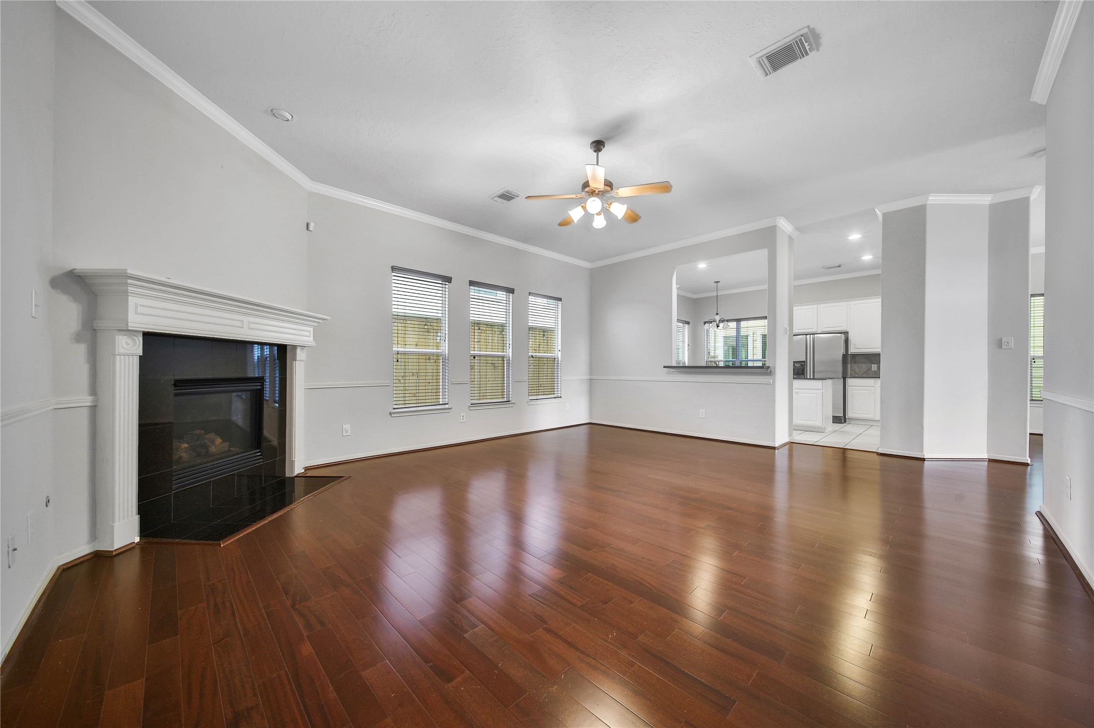 2618 Shady Acres Court Houston, TX 77008 - Photo 10 of 40