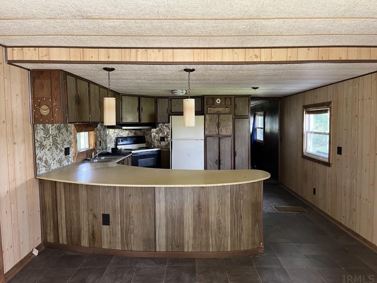 2000 Cosby Road Washington, IN 47501 - Photo 7 of 8 Gallery Image 7
