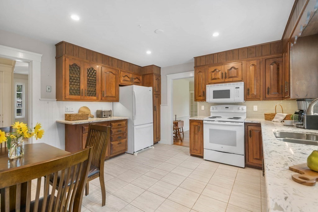 129 Lovejoy Road Andover, MA 01810 - Photo 16 of 35 Gallery Image 16