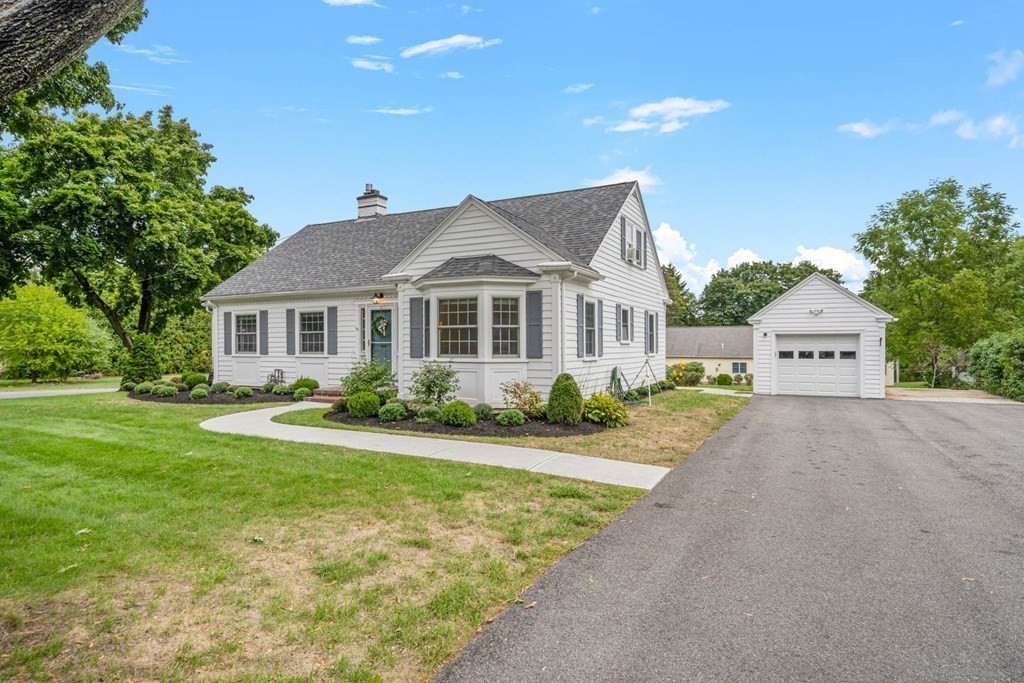 129 Lovejoy Road Andover, MA 01810 - Photo 2 of 35 Gallery Image 2