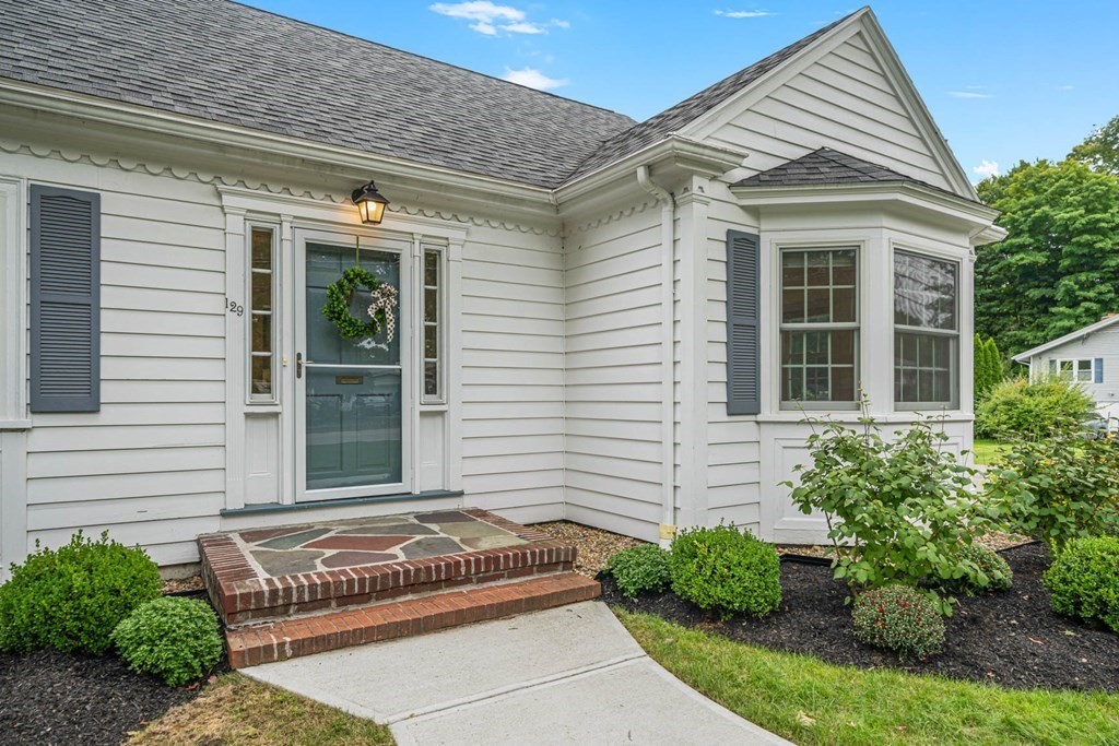 129 Lovejoy Road Andover, MA 01810 - Photo 3 of 35 Gallery Image 3