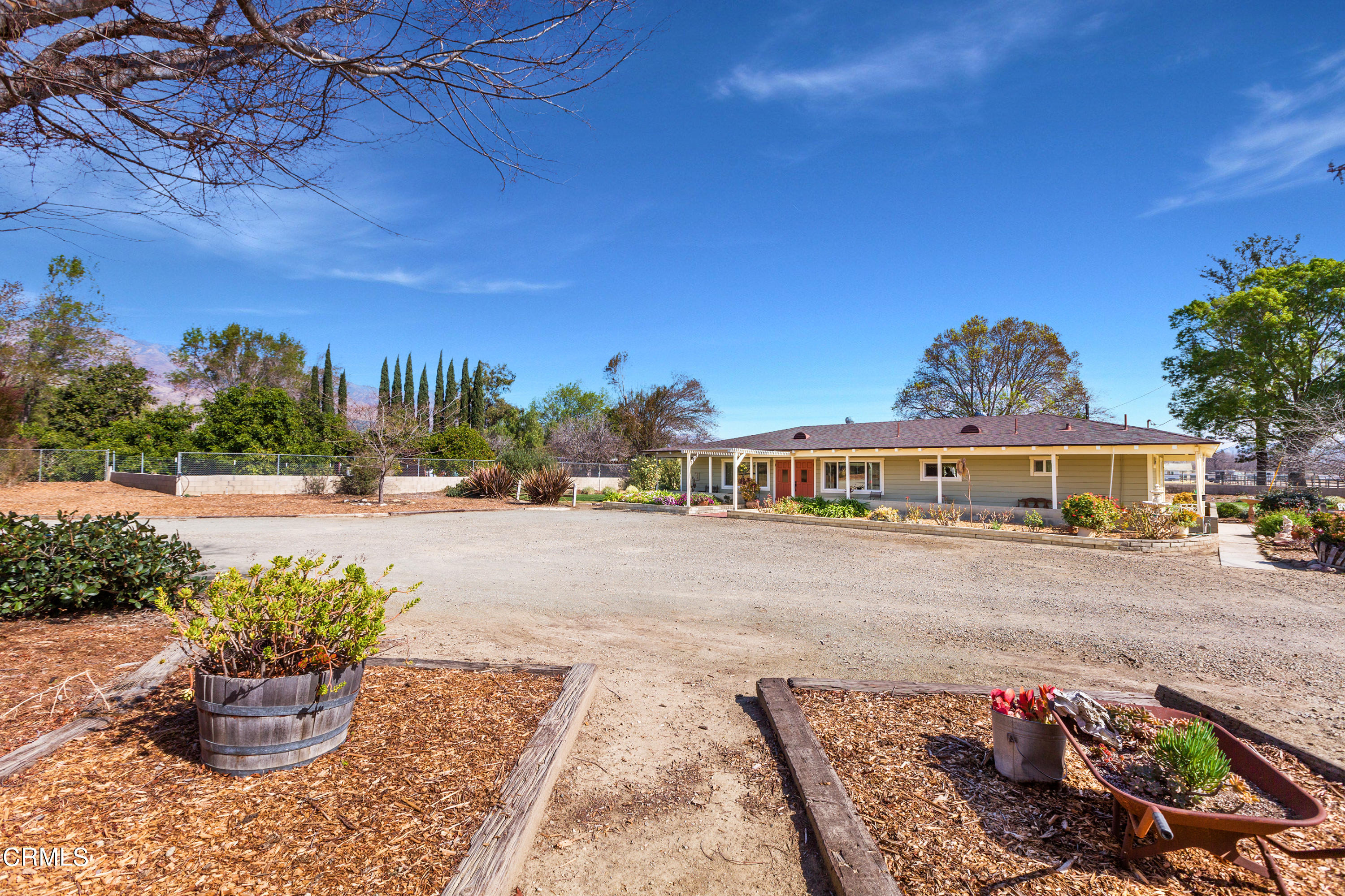 390 Willard Road Santa Paula, CA 93060 - Photo 22 of 51 a view of a house with sitting area