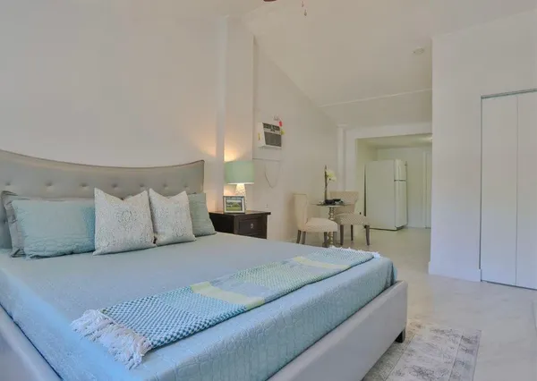 $1,400 | 735 Northeast 37th Street, Unit A, Oakland Park, FL 33334