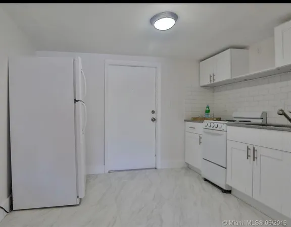 $1,400 | 735 Northeast 37th Street, Unit A, Oakland Park, FL 33334