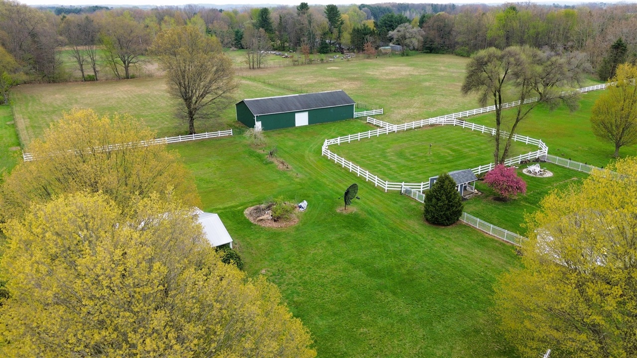 1155 South Bainbridge Center Road Benton Harbor, MI 49022 - Photo 3 of 47