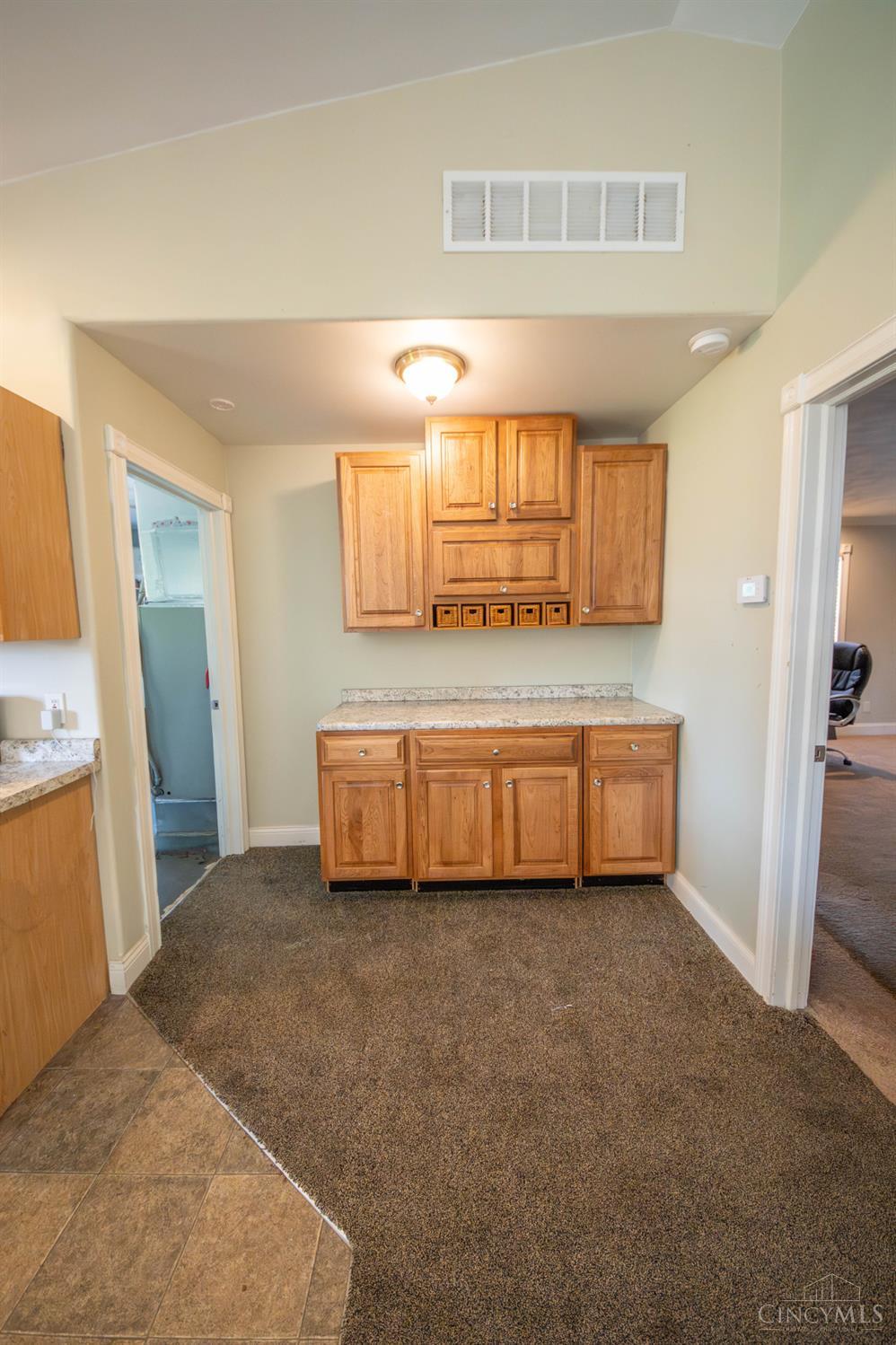 6231 Hunt Road Blanchester, OH 45107 - Photo 7 of 20