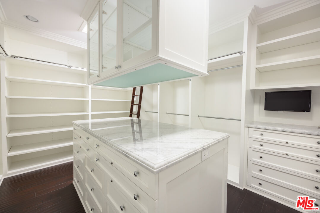 9507 Heather Road Los Angeles, CA 90210 - Photo 20 of 40 Gallery Image 20