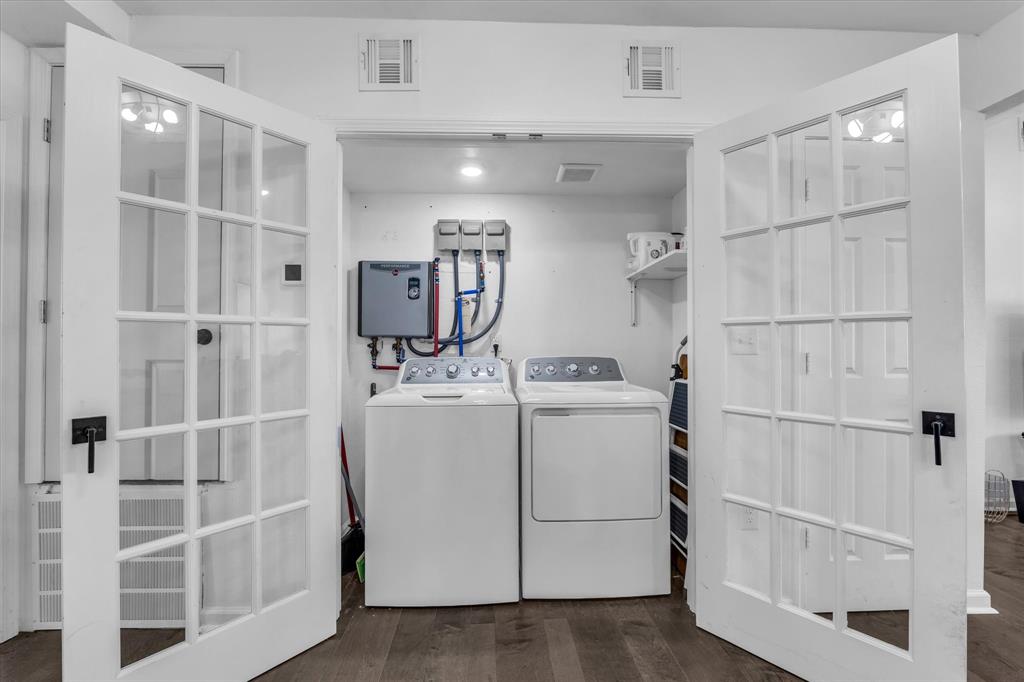 1209 Southey Street Waco, TX 76704 - Photo 10 of 21 Laundry Closet