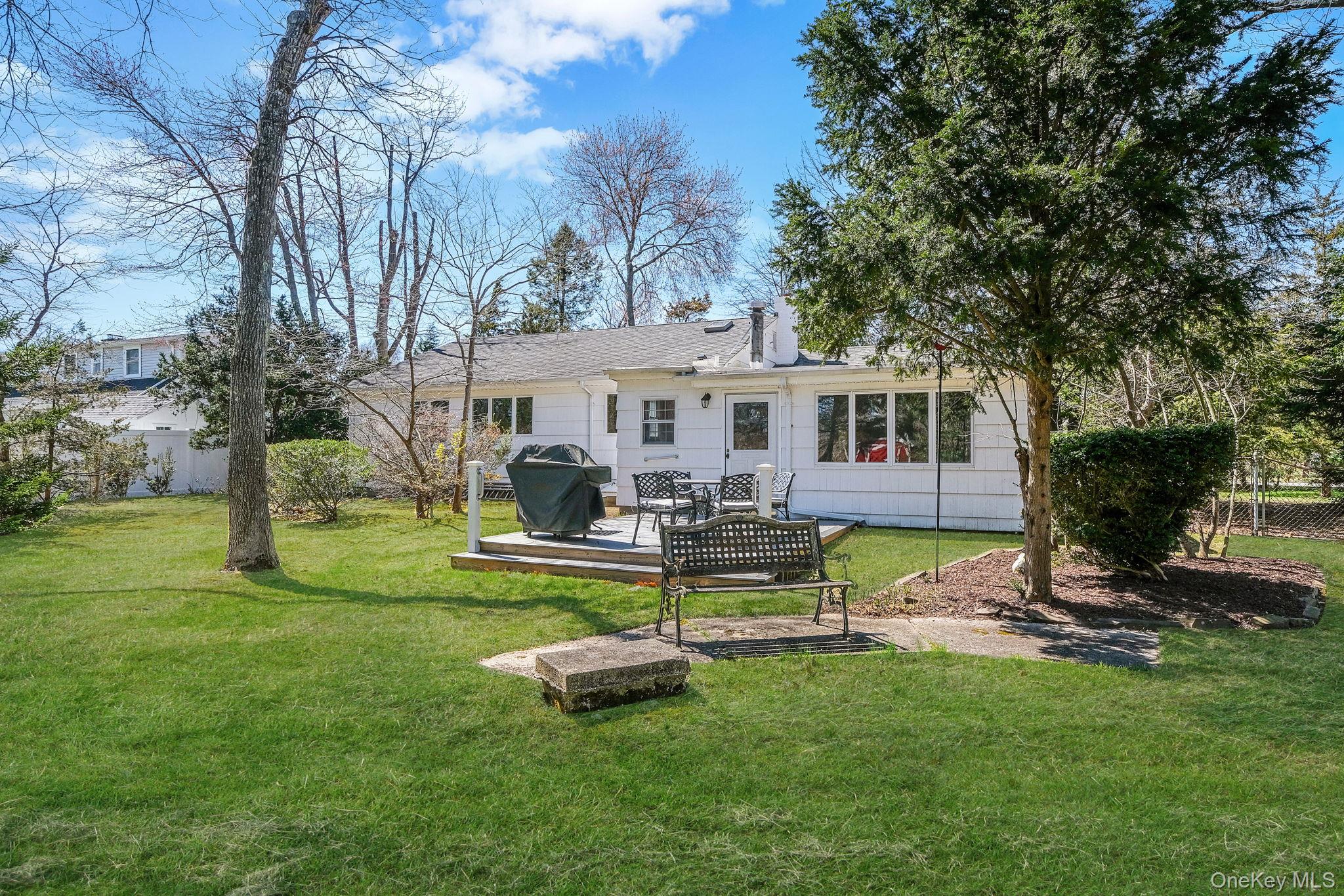 223 Connetquot Road Bayport, NY 11705 - Photo 7 of 28