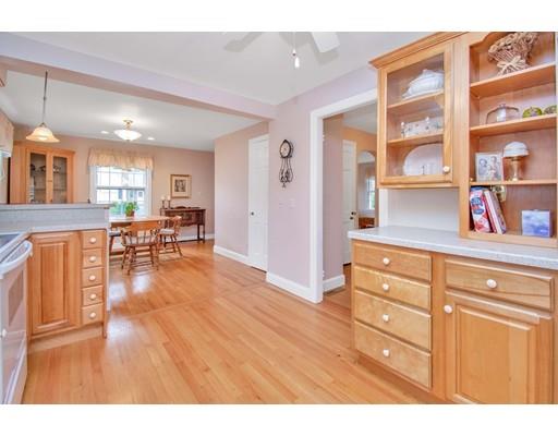 262 Abbott Street Springfield, MA 01118 - Photo 8 of 37