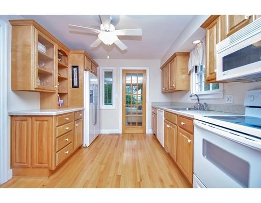 262 Abbott Street Springfield, MA 01118 - Photo 10 of 37