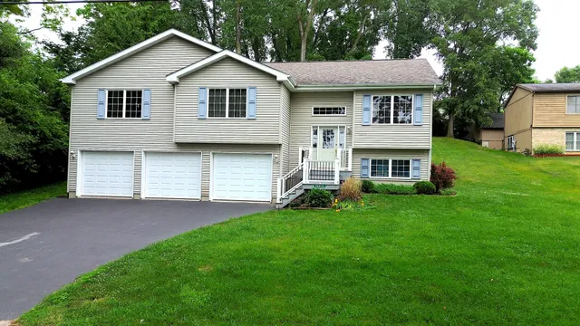 $389,990 | 38815 North Broadway Avenue, Antioch, IL 60002