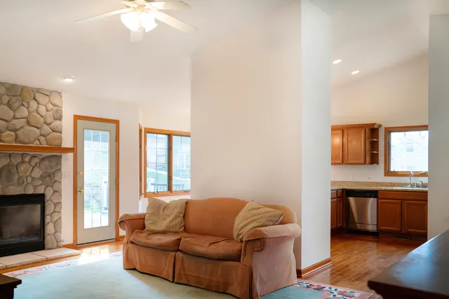 $389,990 | 38815 North Broadway Avenue, Antioch, IL 60002