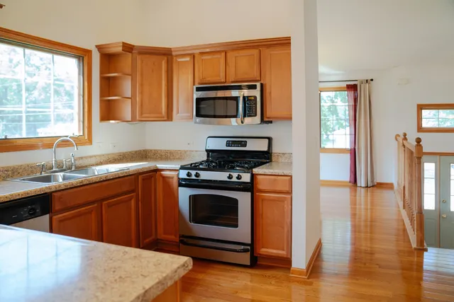 $389,990 | 38815 North Broadway Avenue, Antioch, IL 60002