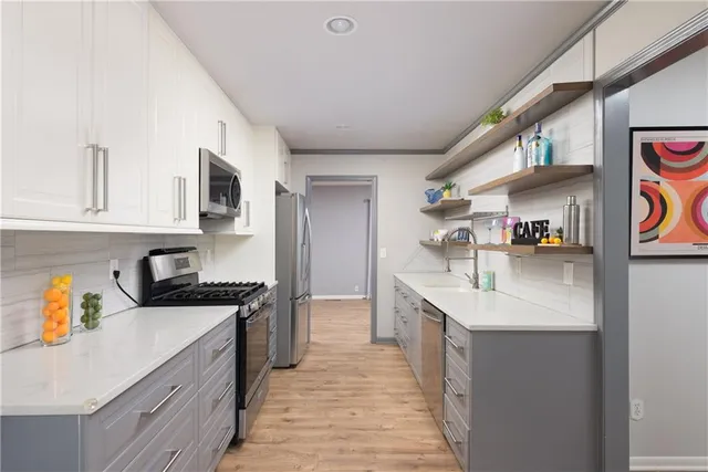 $385,000 | 9604 Nieman Place, Overland Park, KS 66214