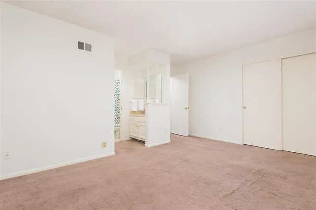 $385,000 | 9604 Nieman Place, Overland Park, KS 66214