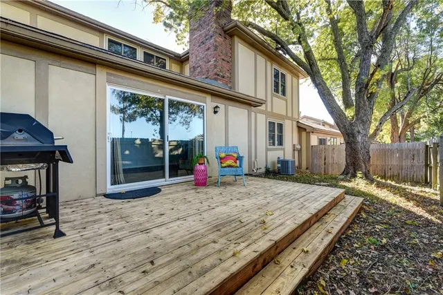 $385,000 | 9604 Nieman Place, Overland Park, KS 66214