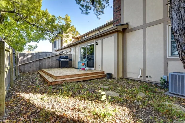 $385,000 | 9604 Nieman Place, Overland Park, KS 66214