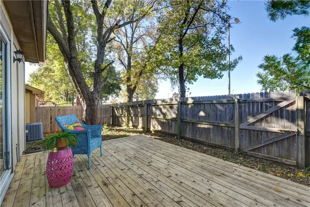 $385,000 | 9604 Nieman Place, Overland Park, KS 66214