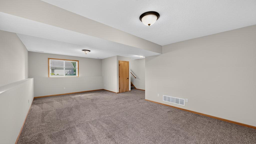 3909 46 Avenue Northwest Rochester, MN 55901 - Photo 28 of 36