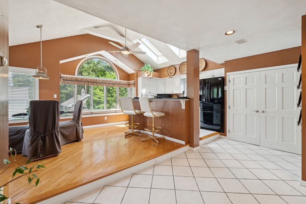 42 Woodland Road Wakefield, MA 01880 - Photo 6 of 41