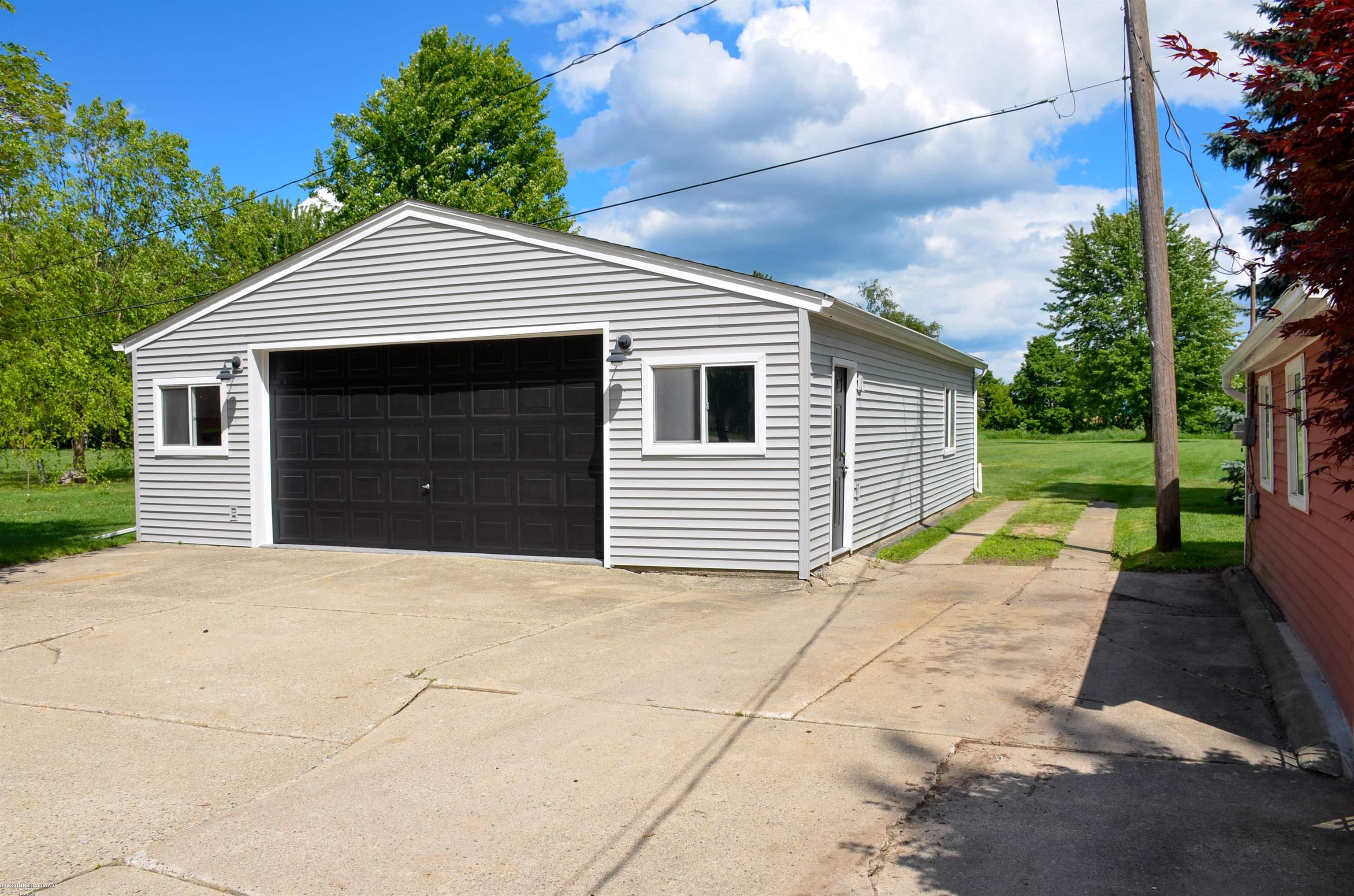 50400 Fairchild Road New Baltimore, MI 48051 - Photo 11 of 36
