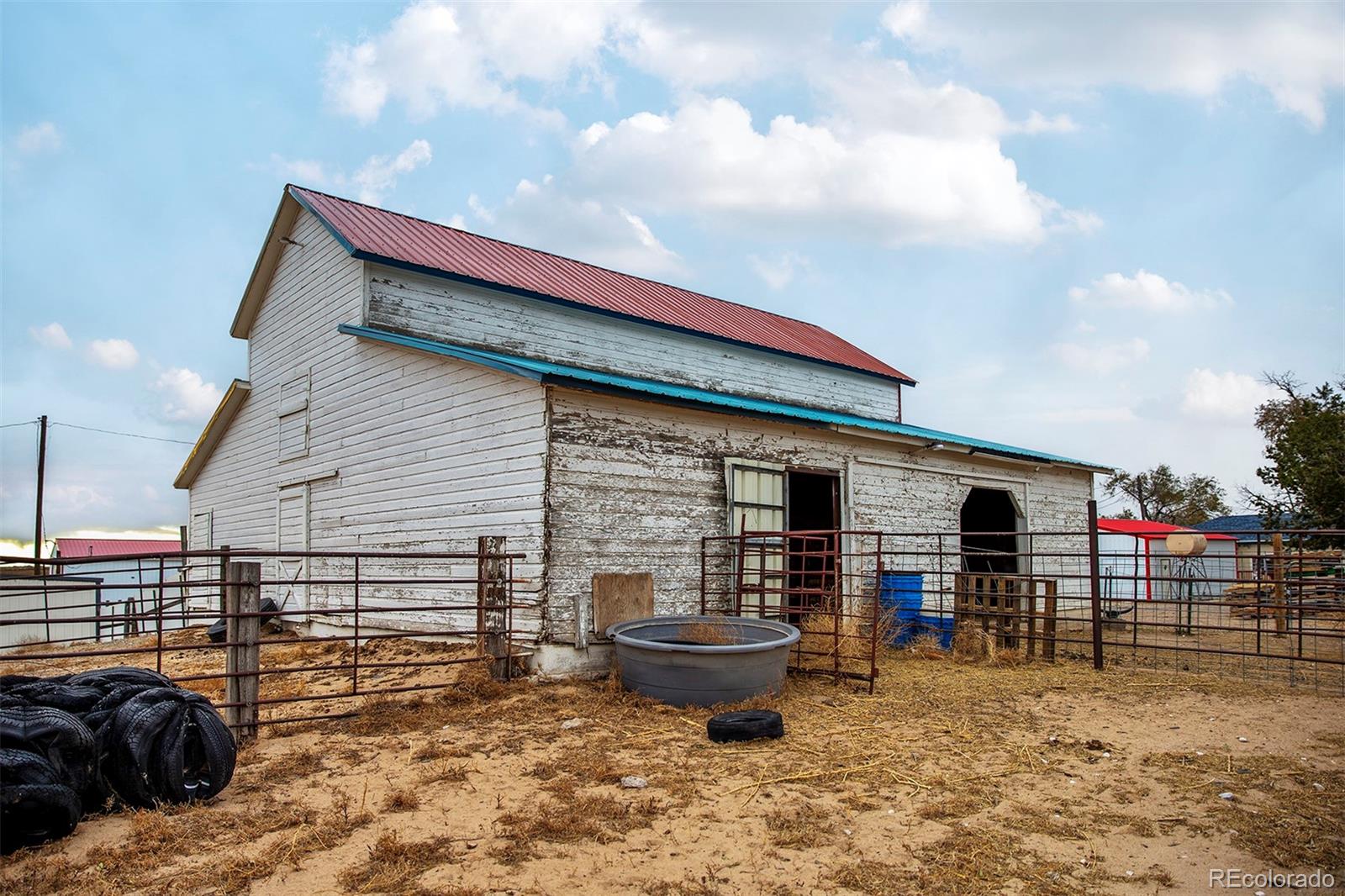 17754 County Road JJ Fort Morgan, CO 80701 - Photo 5 of 33 a backyard of a house with barbeque oven table and chairs
