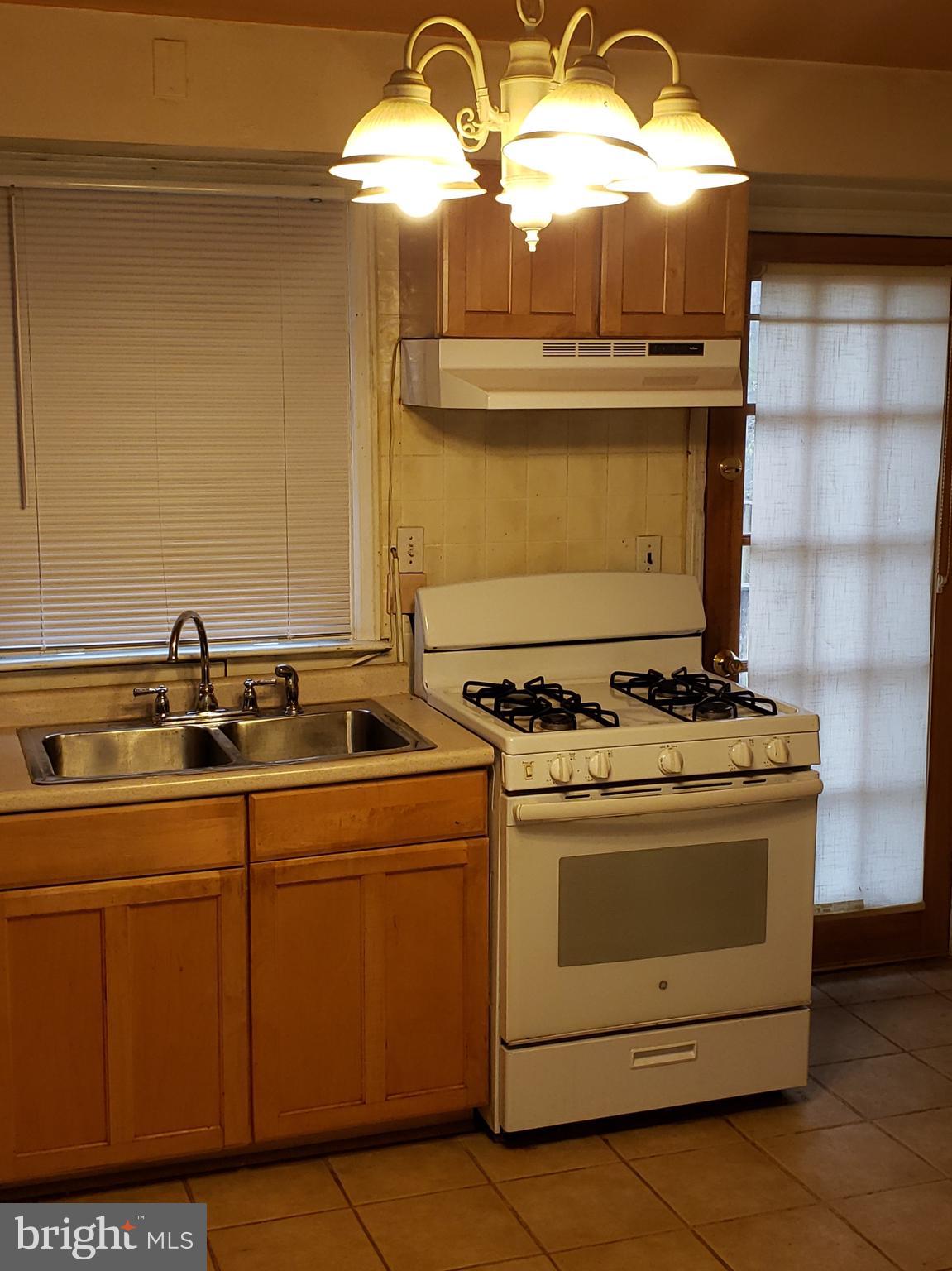 3603 Sussex Road Baltimore, MD 21207 - Photo 8 of 12