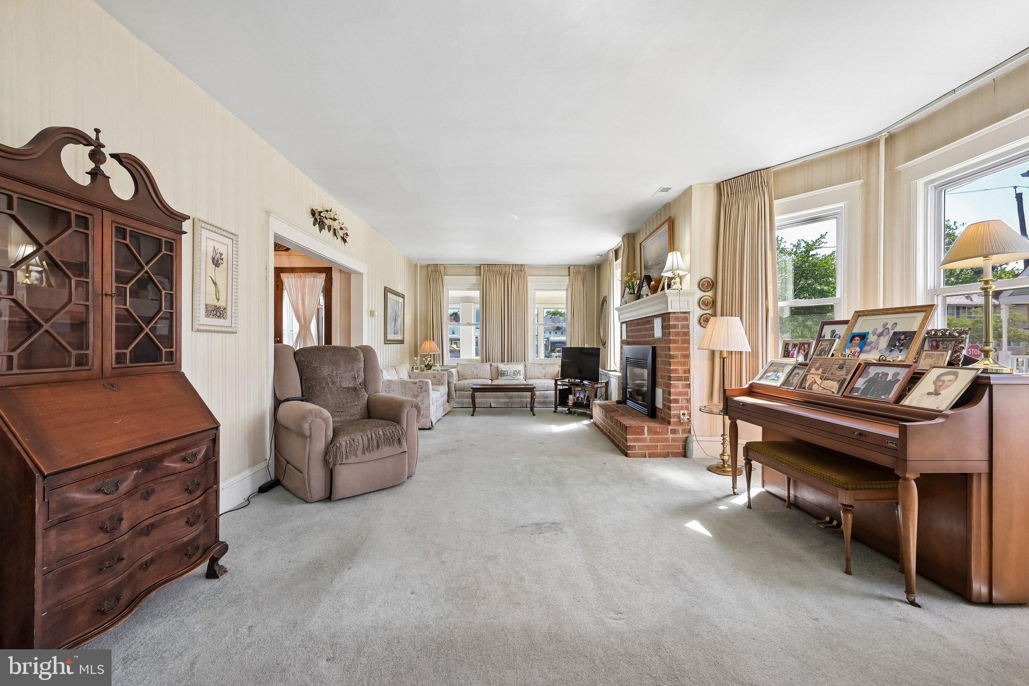 228 Heulings Avenue Riverside, NJ 08075 - Photo 6 of 24 Living Room