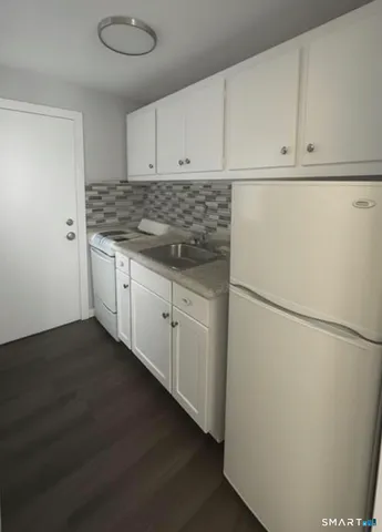 $1,300 | 165 McKinley Avenue, Unit 7B, Bridgeport, CT 06606