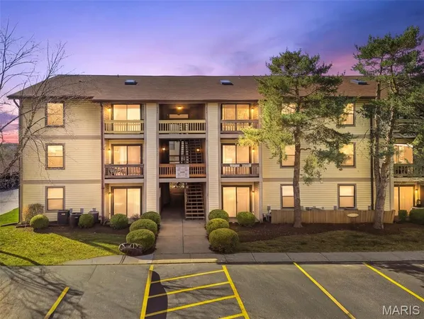 $124,900 | 1442 Summergate Parkway, Unit S, St. Charles, MO 63303