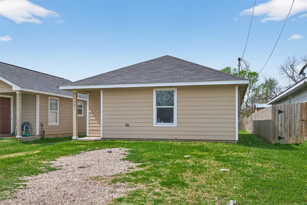 $1,675 | 7521 Dyer Street, Houston, TX 77088