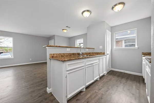 $1,675 | 7521 Dyer Street, Houston, TX 77088