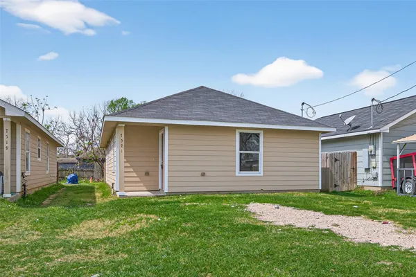 $1,675 | 7521 Dyer Street, Houston, TX 77088