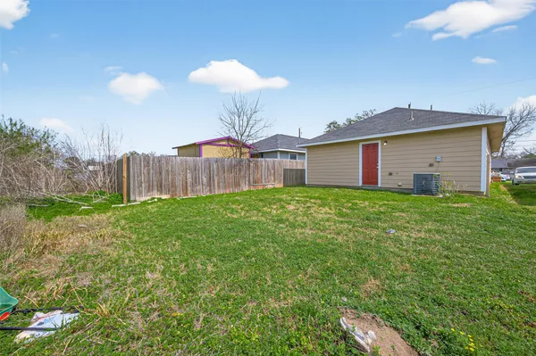 $1,675 | 7521 Dyer Street, Houston, TX 77088