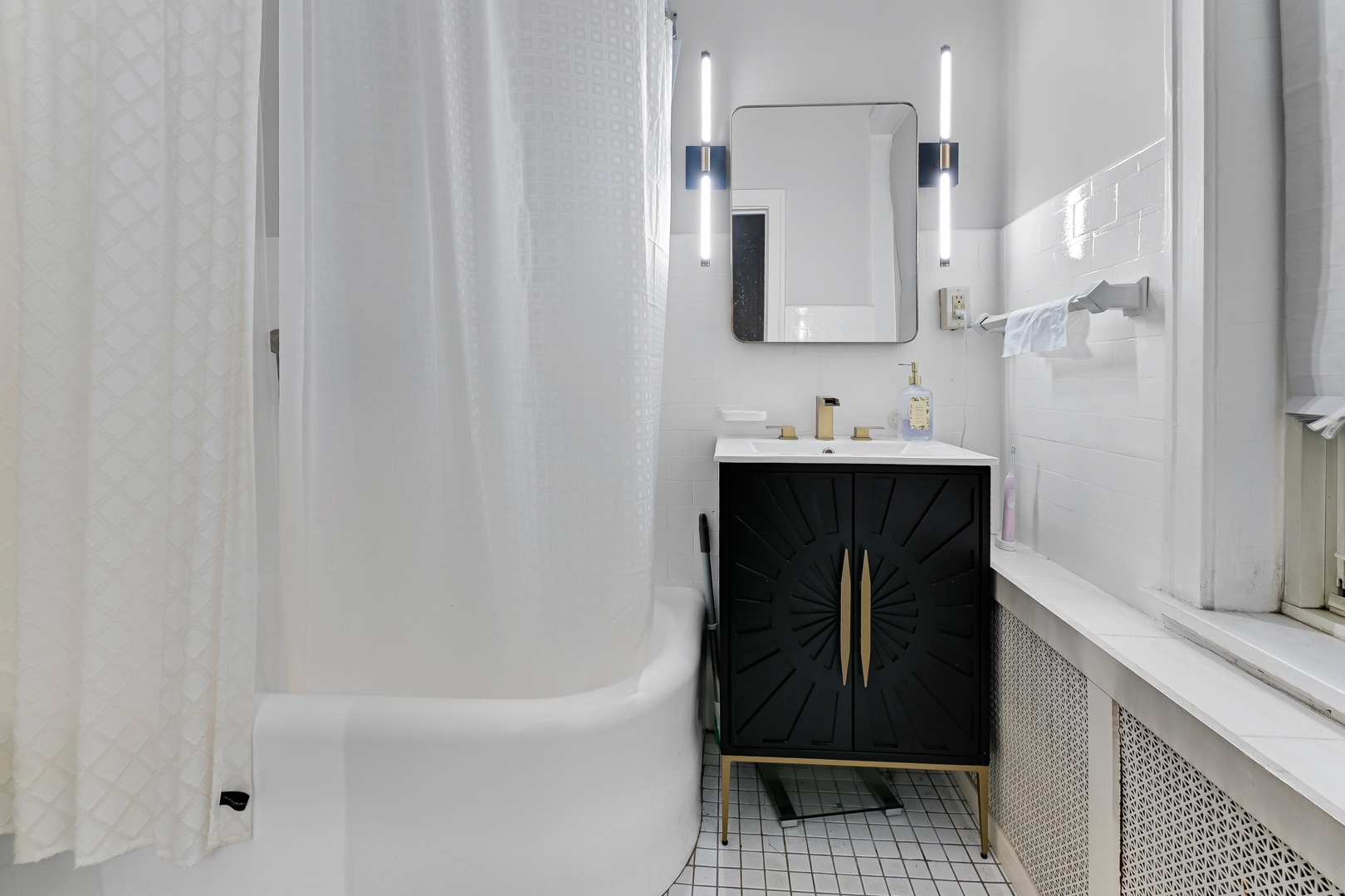 5000 South East End Avenue, Unit 2D Chicago, IL 60615 - Photo 13 of 22 a bathroom with a sink and a mirror