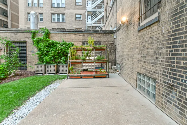 $235,000 | 5000 South East End Avenue, Unit 2D, Chicago, IL 60615