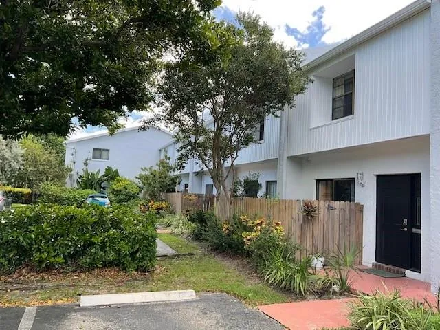 $2,650 | 2106 Northeast 44th Street, Lighthouse Point, FL 33064