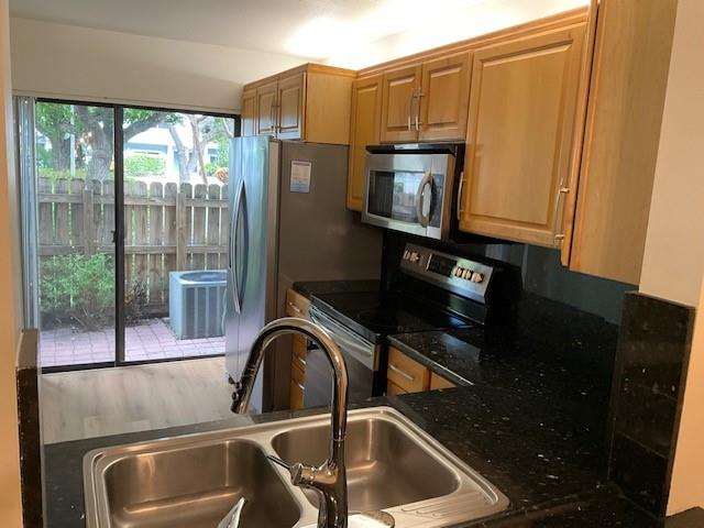 2106 Northeast 44th Street Lighthouse Point, FL 33064 - Photo 8 of 43