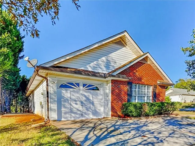 $1,575 | 200 Adam Circle, McDonough, GA 30253