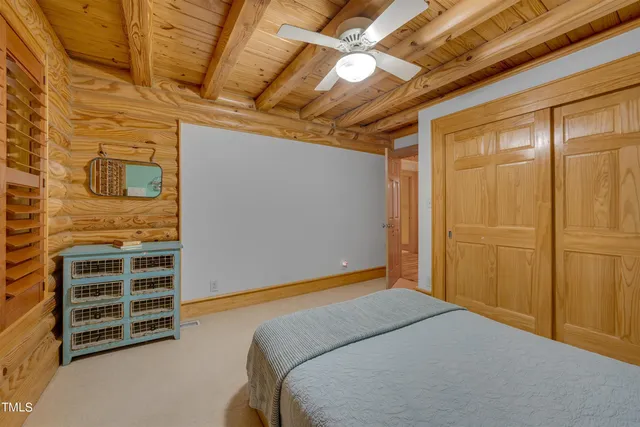 a view of a storage & utility room with washer and dryer