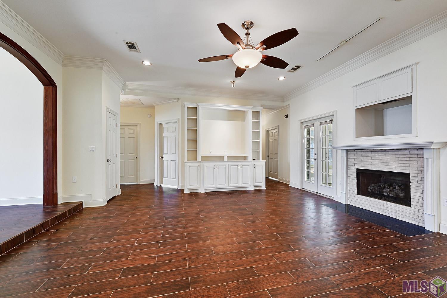 10401 Clearview Avenue Baton Rouge, LA 70811 - Photo 5 of 18 Livingroom