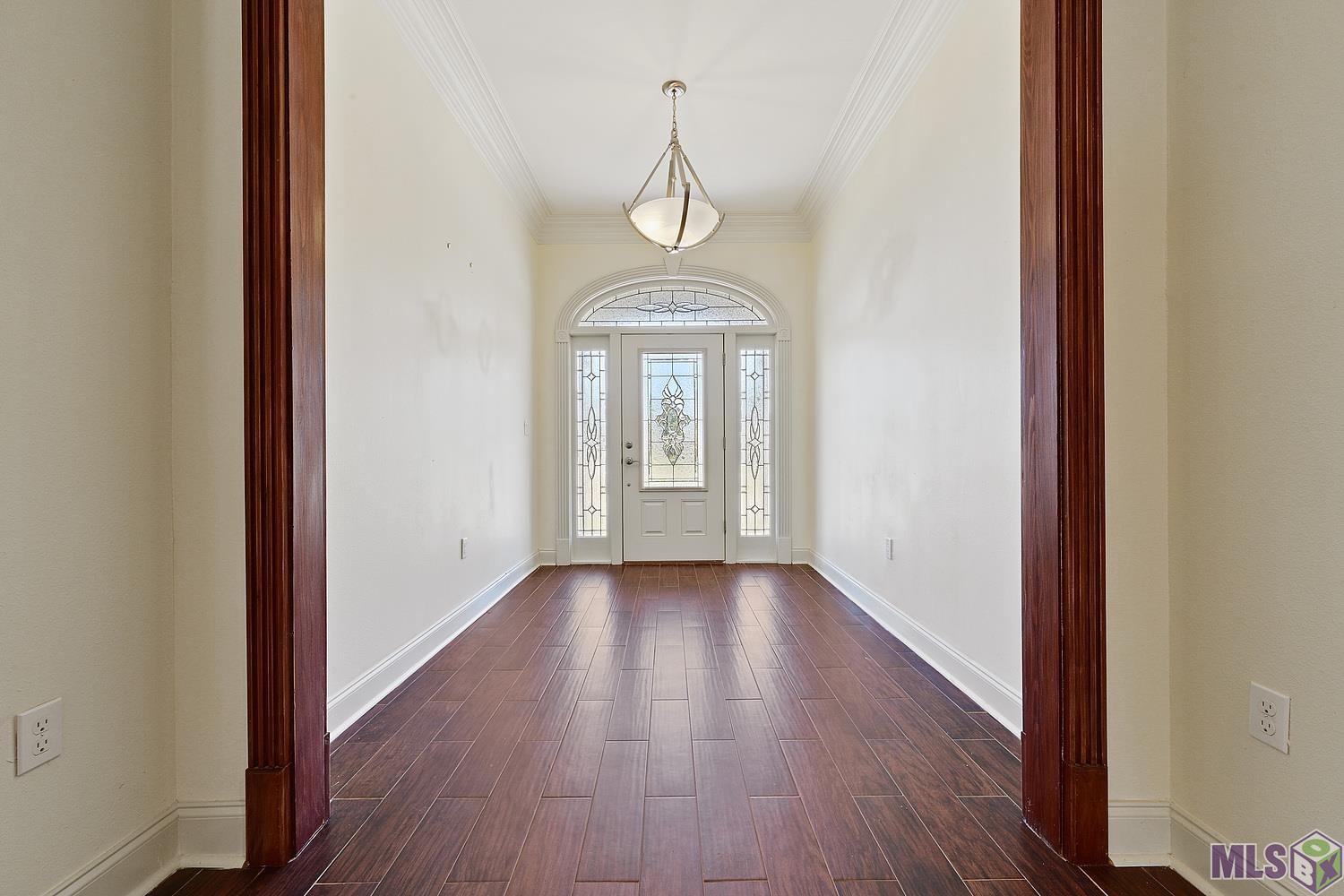 10401 Clearview Avenue Baton Rouge, LA 70811 - Photo 7 of 18 Foyer