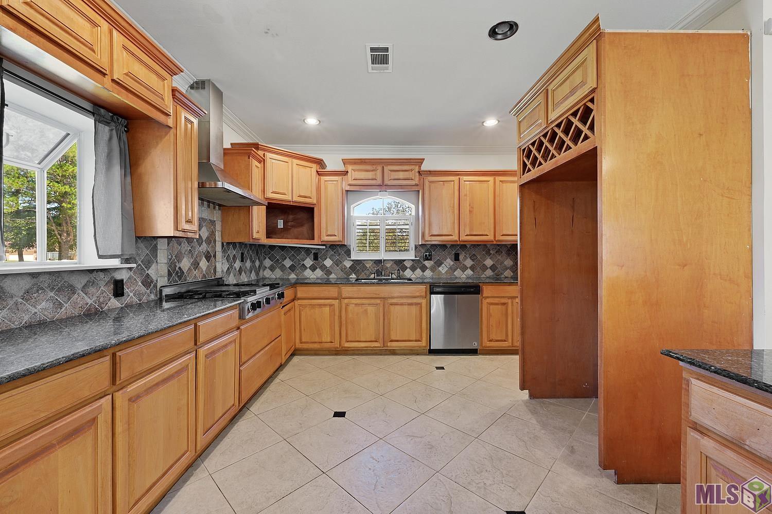 10401 Clearview Avenue Baton Rouge, LA 70811 - Photo 9 of 18 Kitchen
