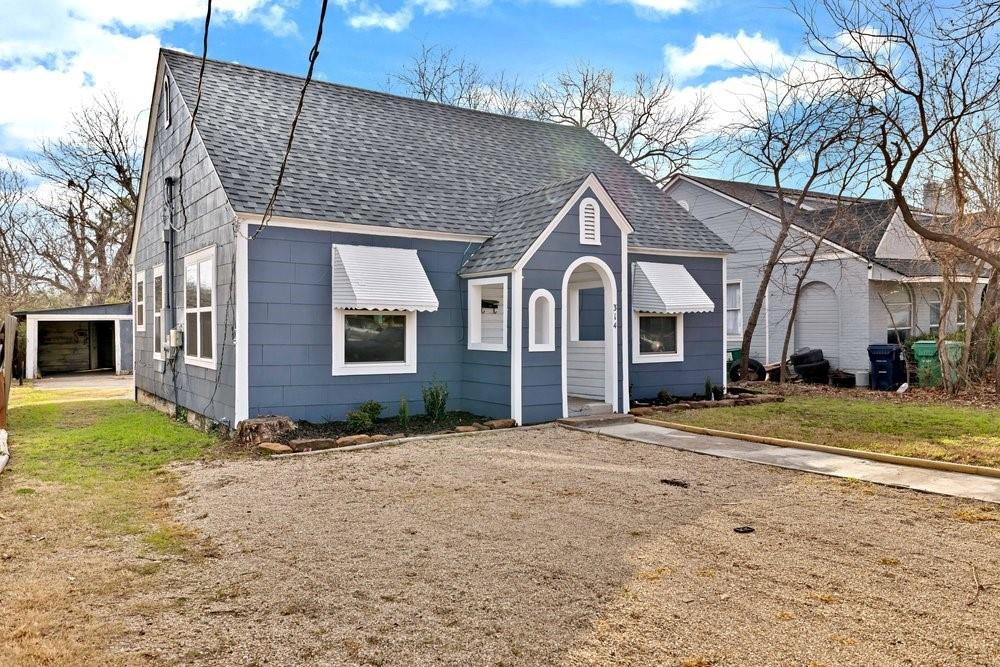 314 Fulton Street Denton, TX 76201 - Photo 2 of 29 a front view of a house with garden